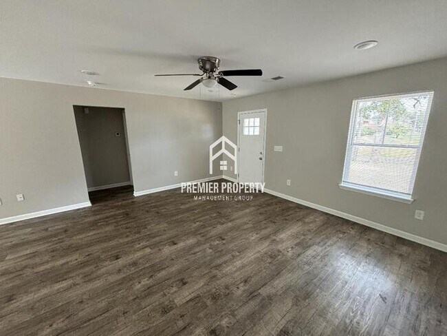 Foto del edificio - 109 Lochness Lane - Available Now!