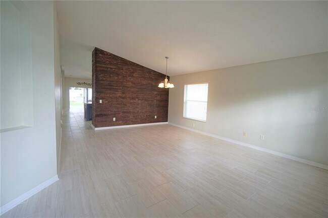 Foto del edificio - 7323 Newhall Pass Ln