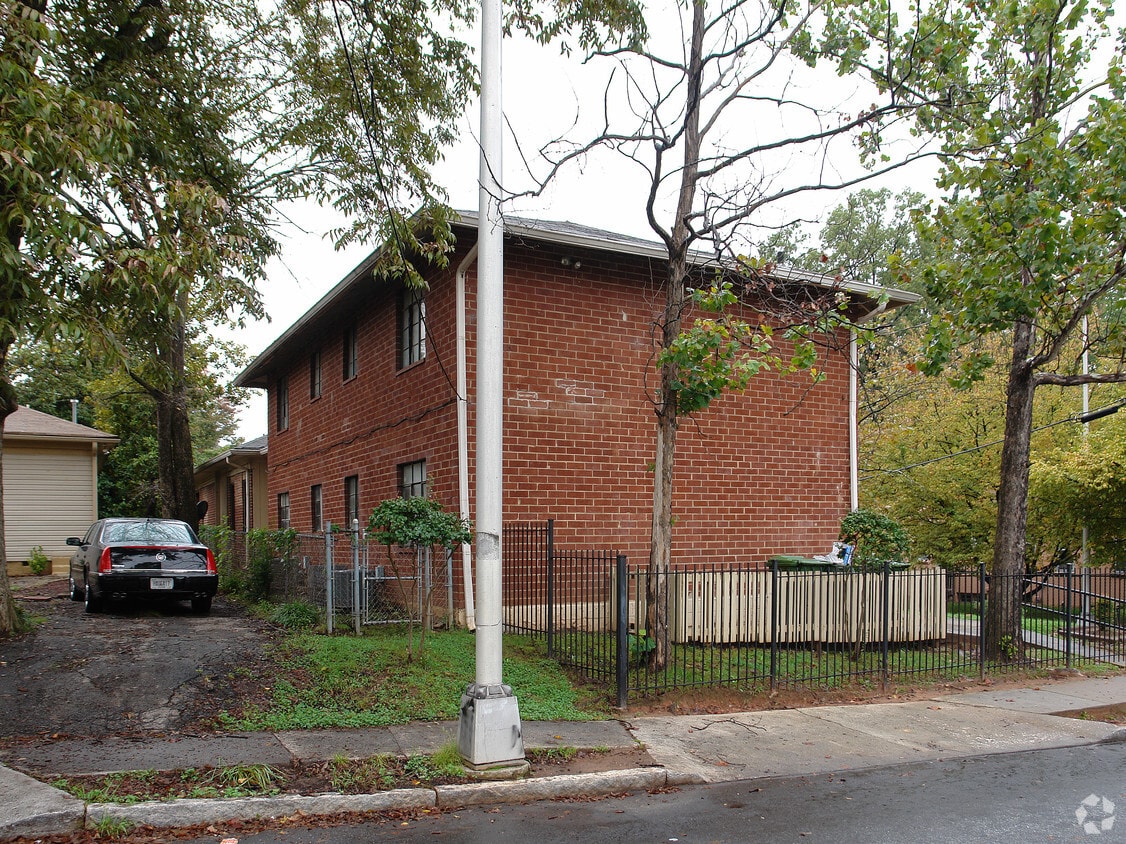 Building Photo - 495 NE Parkway Dr