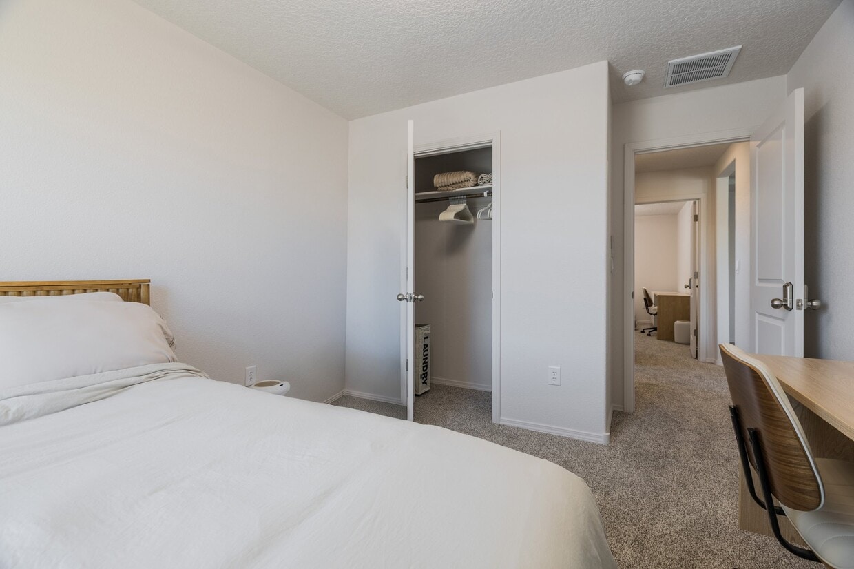 Building Photo - 5631 Sagan Loop SE