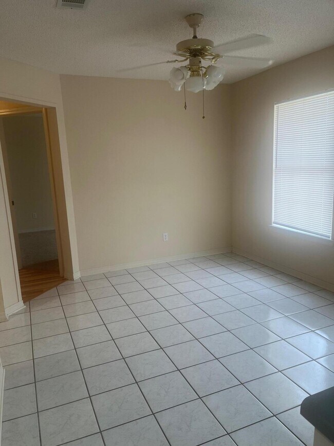 Foto del edificio - 2309 Orion Lake Dr