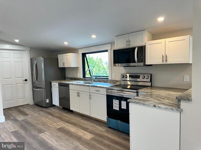 Foto del edificio - 4115 E Swamp Rd