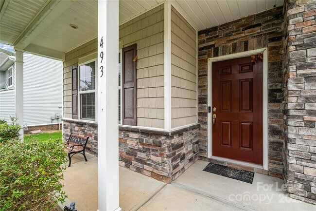 Foto del edificio - 493 Twelve Oaks Ln