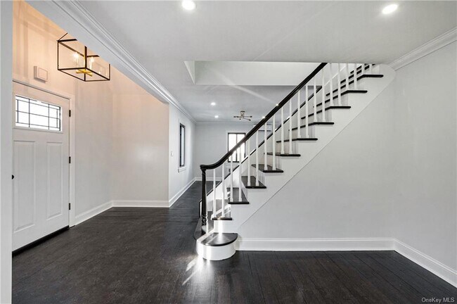 Building Photo - 27 Clarendon Rd