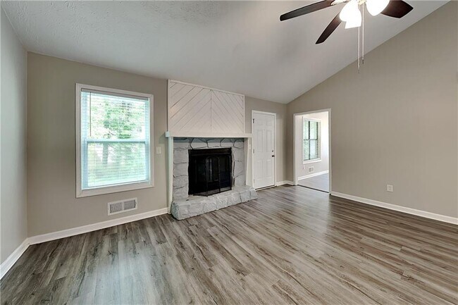 Building Photo - 1341 Rhododendron Dr NW