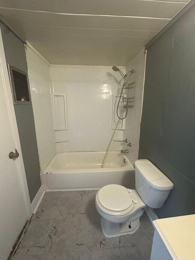 Foto del edificio - 1 bedroom, 1 bathroom Home Available in Broussard!