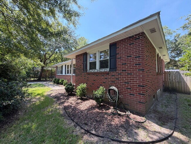 Foto del edificio - 1439 Village Rd