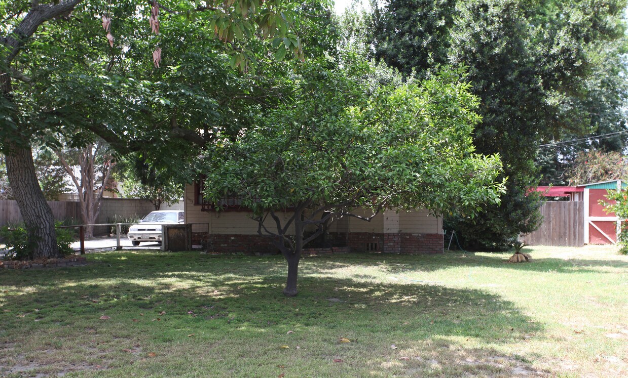 Foto del edificio - 4441-4449 Cogswell Rd