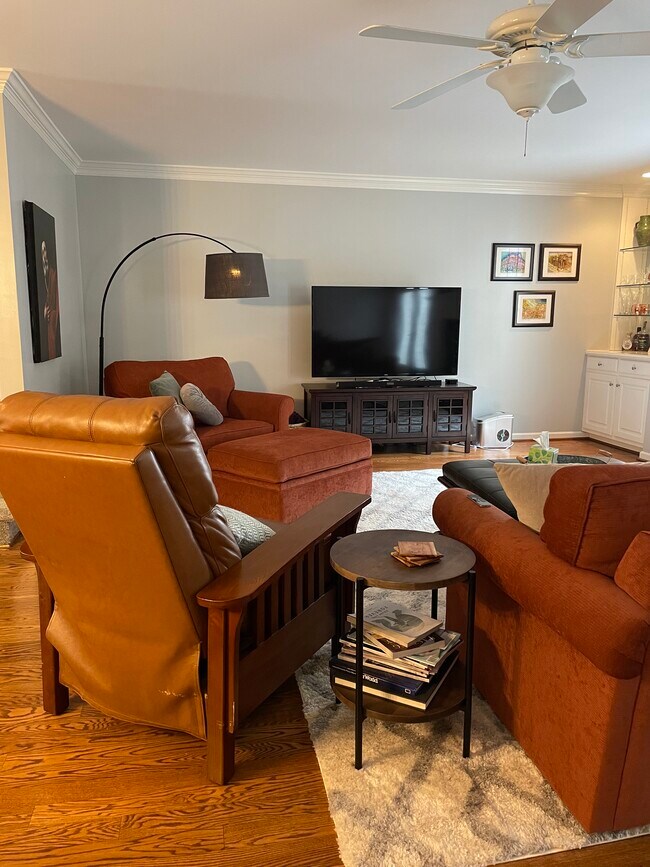 Great room - 1052 Christmas Pl