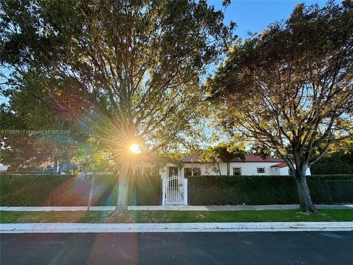 Primary Photo - 2286 SW 21st Ave