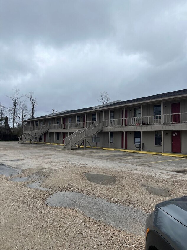 Primary Photo - 1 Bedroom 1 bath for lease