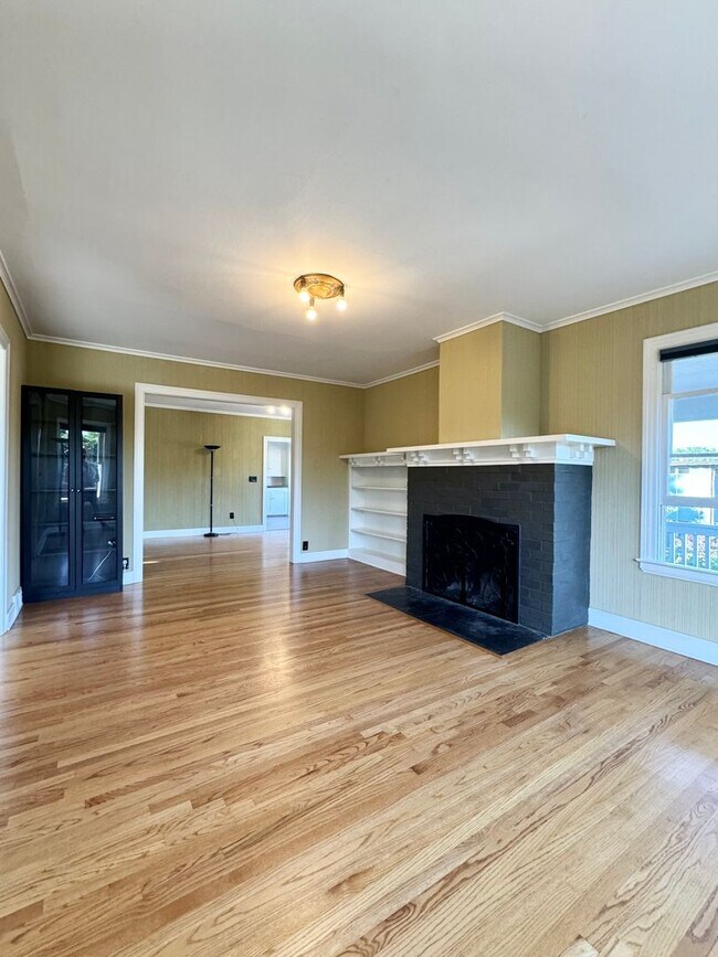 Building Photo - 6424 57th Ave S