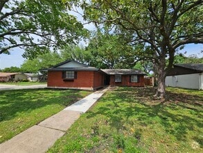 Building Photo - 1338 Cloverdale Dr
