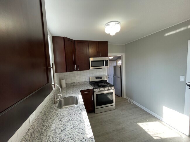 Building Photo - 48 S Glenview Ave