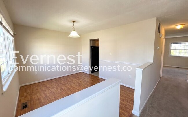 Foto del edificio - 2325 McClellan Ct