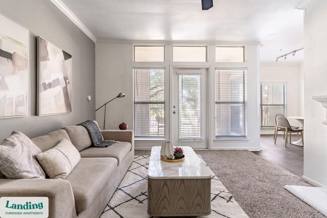 Building Photo - 1000 Henderson St