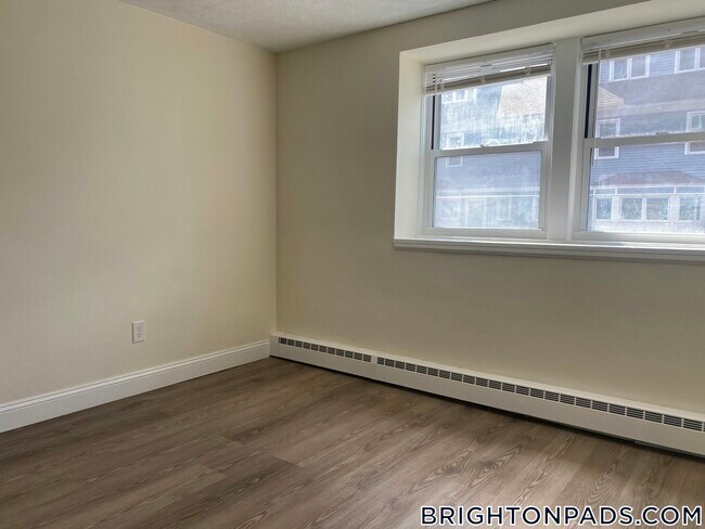 Foto del edificio - 168 N Beacon St