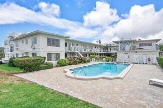 Building Photo - 2250 Bay Dr