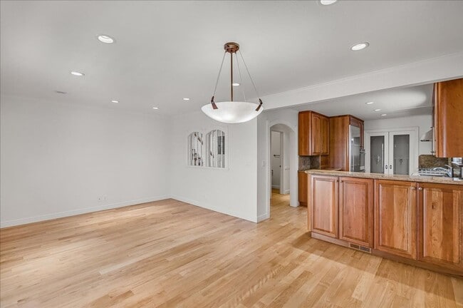 Building Photo - Beautiful 3 bed 2.5 bath townhome in Millbrae
