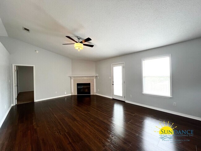Foto del edificio - Spacious 3 Bedroom Home in Crestview.