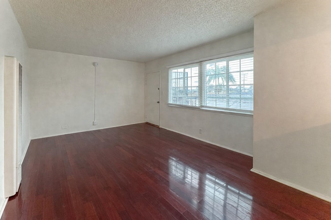 Building Photo - 906 Edgewood St