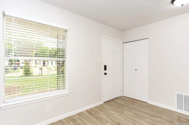 Building Photo - 7118 Castleridge Dr