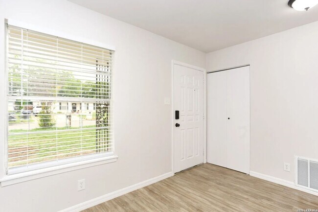 Foto del edificio - Single Story Home Near Tom Slick Park