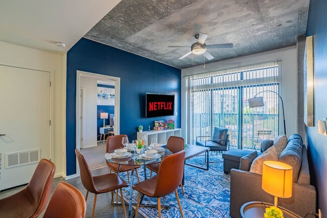 Building Photo - 333 E Roosevelt St