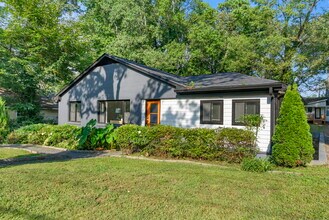 Building Photo - 2874 Grand Ave SW