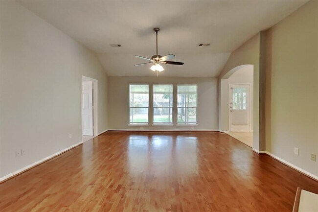 Building Photo - 7423 Alderly Dr
