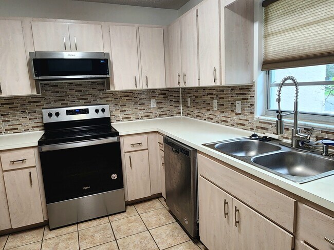 Foto del edificio - 8437 SW 90th St