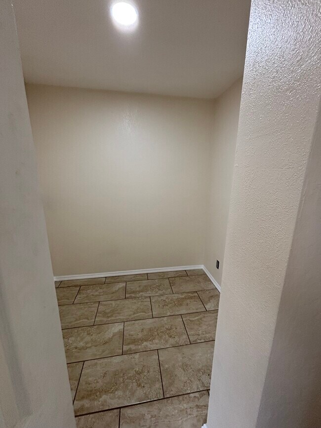 Foto del edificio - 636 Fairway Ave