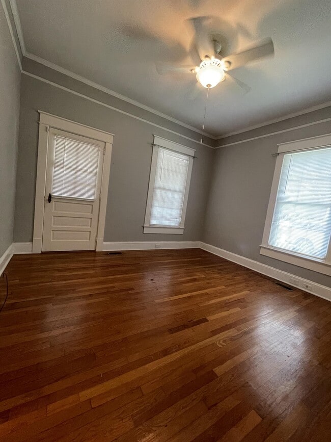 Building Photo - 213 Kitson St