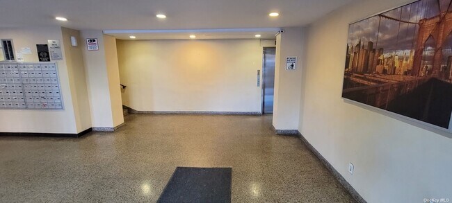 Foto del edificio - 86-05 60th Rd