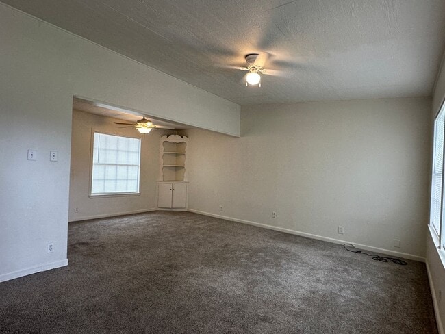 Building Photo - Ready for move in