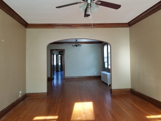 Building Photo - 3839 S Damen Ave