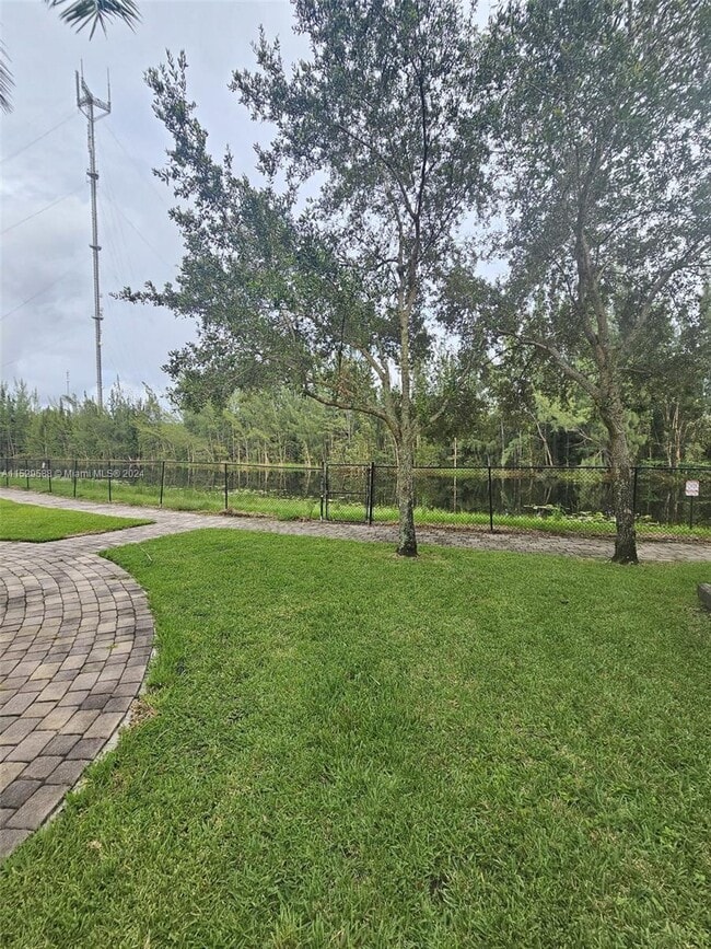 Foto del edificio - 21011 NW 14th Pl