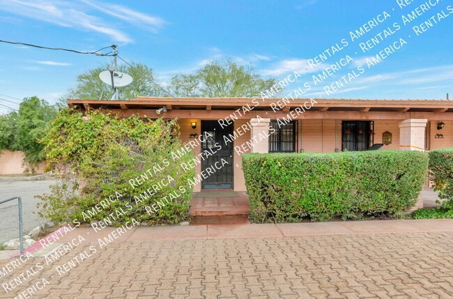 Building Photo - 947 N Alvernon Way