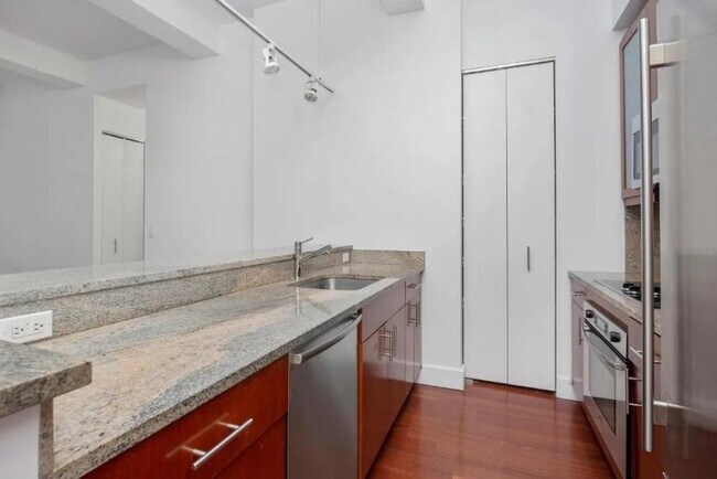 Foto del edificio - 3 bedroom in NEW YORK NY 10038