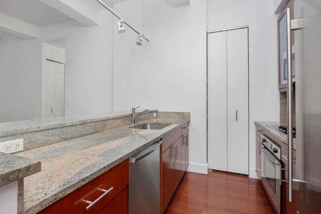 Building Photo - 3 bedroom in NEW YORK NY 10038