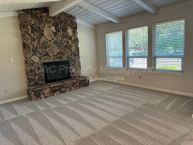 Building Photo - 8190 E Granite Dr