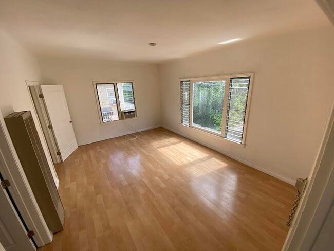 Building Photo - 414 N Maple Dr