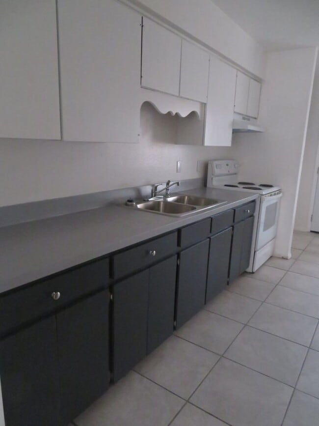 Building Photo - Clean 3 Bedroom 2 Bath Home For Rent