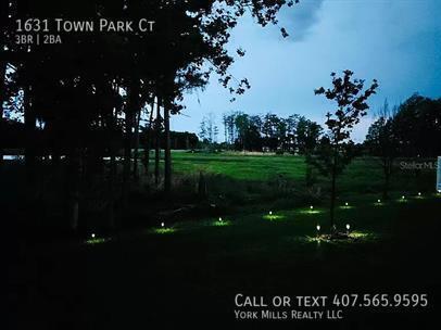 Foto del edificio - 1631 Town Park Ct