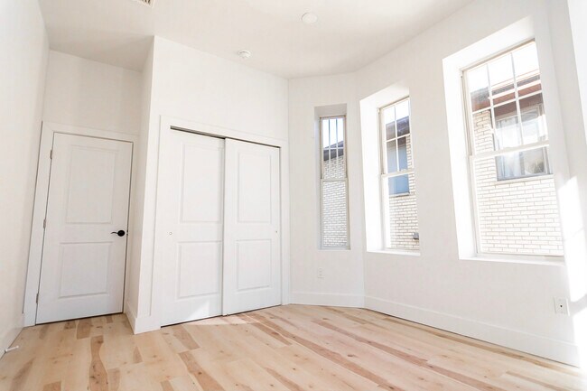 Foto del edificio - 2159 Linwood Ave