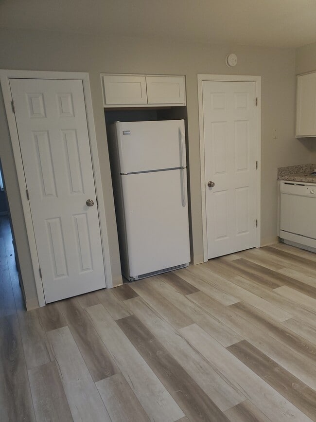Kitchen - 20 Eastgate Ave