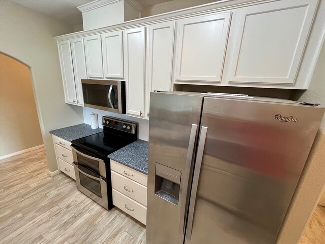 Foto del edificio - 9311 E Lakeside Dr