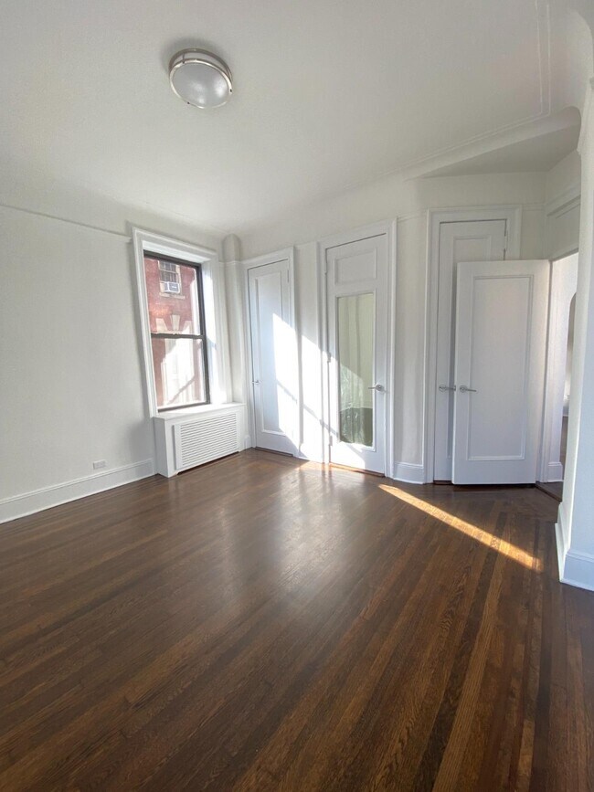 Foto del edificio - 166 W 72nd St