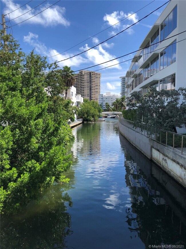 Foto del edificio - 2383 Flamingo Dr