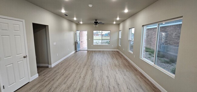 Building Photo - Beautiful 3 bedroom, 2 bath home for rent